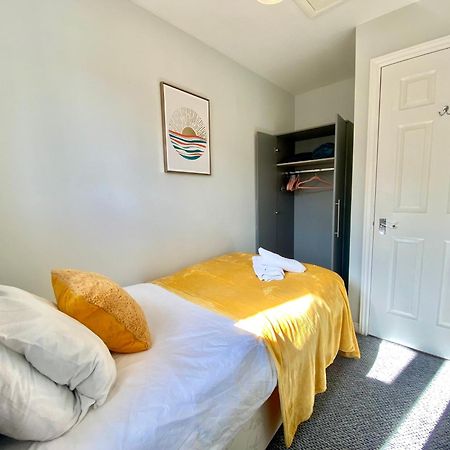 Oakley House - Spacious 3 Bedroom, Garden And Parking 科比 外观 照片